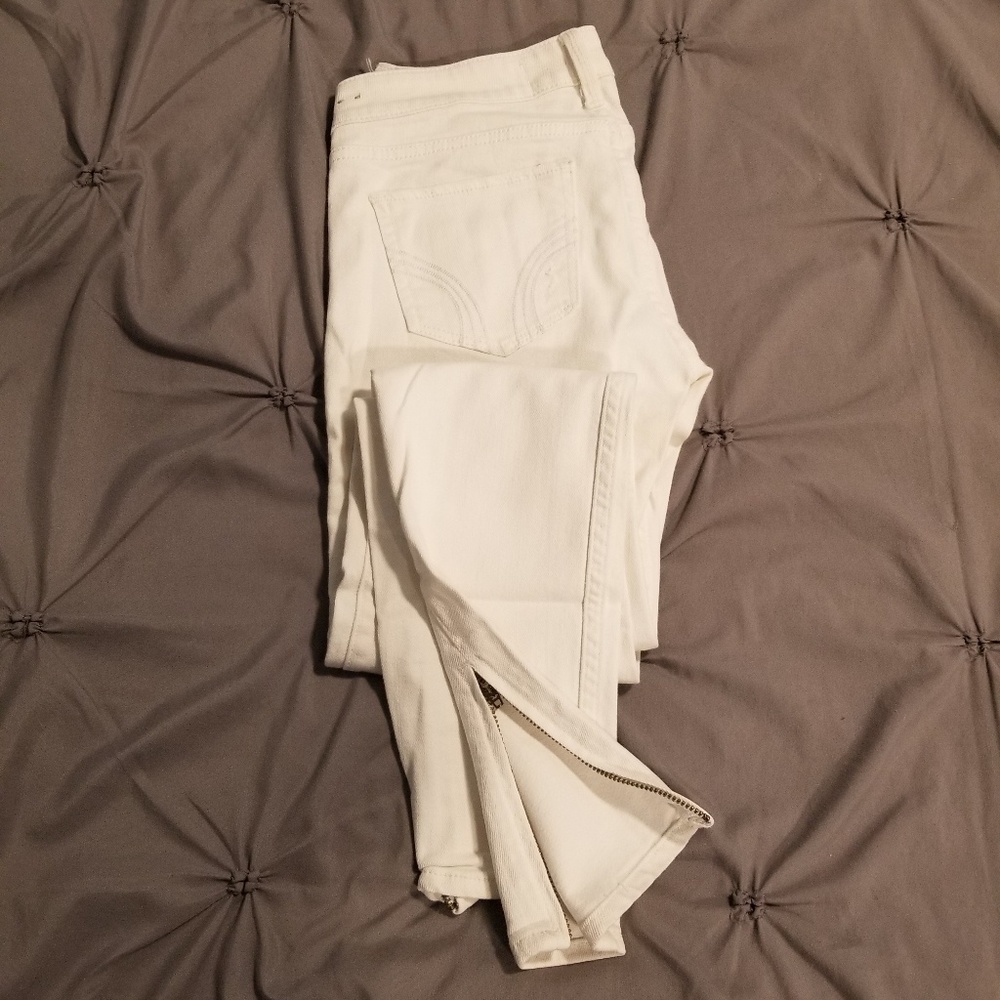 White lightly destroyed jeans